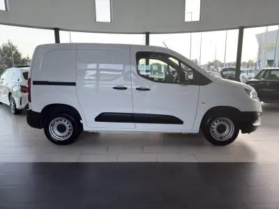 Toyota PROACE City EXCLUSIVE 2022 - 16490 EUR, 80811 km - AUTO.MOTO.pt - 80811km - foto 16 de 21