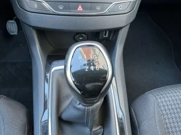 Peugeot 308 SW 2019 - 13000 EUR, 76390 km - AUTO.MOTO.pt - 76390km - foto 17 de 22