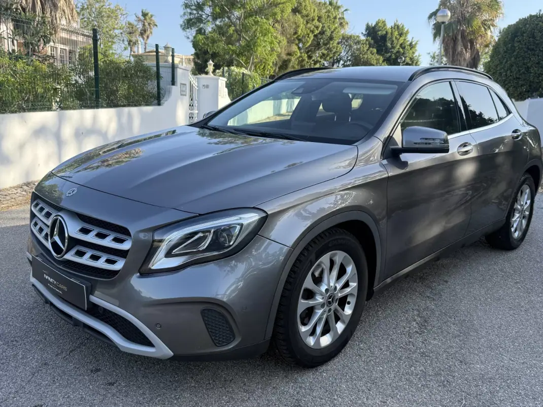 Mercedes-Benz GLA 180 2017 - 20999 EUR, 80000 km - AUTO.MOTO.pt - 80000km - foto 1 de 22
