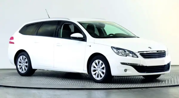 Peugeot 308 SW 2016 - 11890 EUR, 111000 km - AUTO.MOTO.pt - 111000km - foto 5 de 12