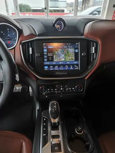 Maserati Ghibli 2015 - 34500 EUR, 129900 km - AUTO.MOTO.pt - 129900km - foto 36 de 36