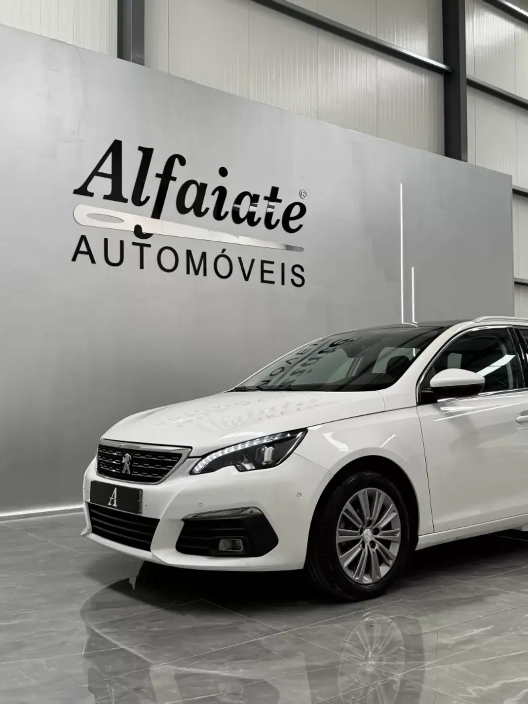 Peugeot 308 SW 2018 - 12490 EUR, 130000 km - AUTO.MOTO.pt - 130000km - foto 5 de 6