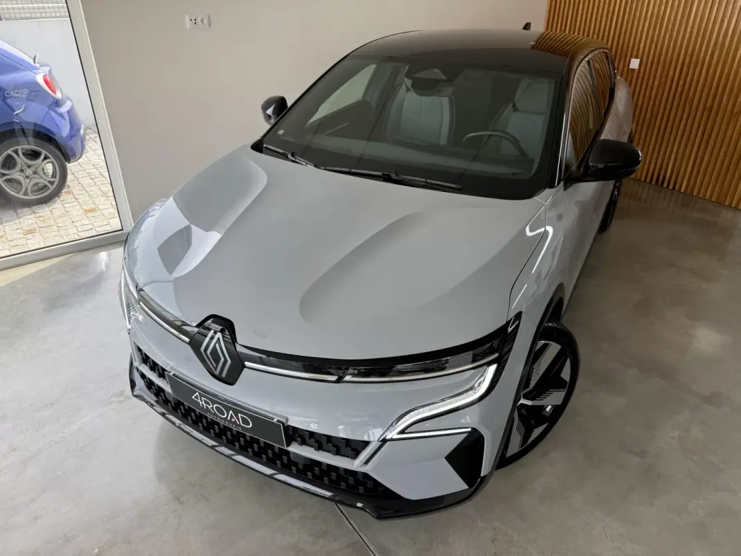 Renault Mégane E-Tech 2022 - 24999 EUR, 27000 km - AUTO.MOTO.pt - 27000km - foto 12 de 116