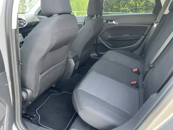 Peugeot 308 SW 2016 - 14000 EUR, 156000 km - AUTO.MOTO.pt - 156000km - foto 8 de 9
