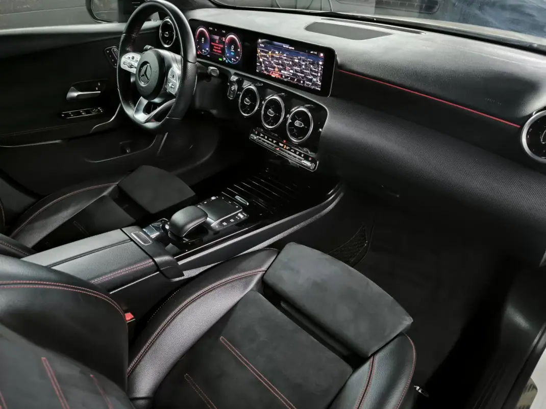 Mercedes-Benz A 250 Limousine 2020 - 25950 EUR, 141000 km - AUTO.MOTO.pt - 141000km - foto 18 de 55
