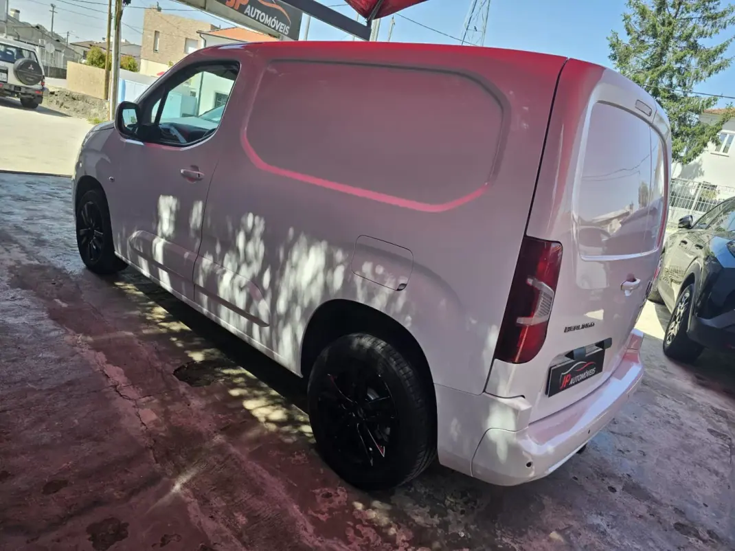 Citroën BERLINGO 3 LUGARES 2020 - 11499 EUR, 122000 km - AUTO.MOTO.pt - 122000km - foto 5 de 12