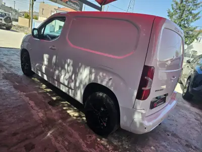 Citroën BERLINGO 3 LUGARES 2020 - 11499 EUR, 122000 km - AUTO.MOTO.pt - 122000km - foto 5 de 12