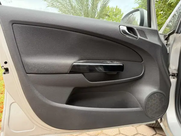 Opel Corsa 2013 - 7465 EUR, 99000 km - AUTO.MOTO.pt - 99000km - foto 14 de 41