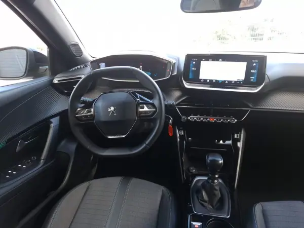Peugeot 2008 2023 - 17490 EUR, 52424 km - 52424km - foto 12 de 19