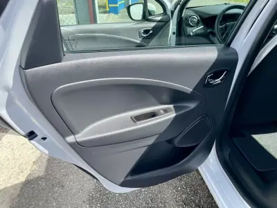 Renault Zoe 2019 - 12750 EUR, 46662 km - AUTO.MOTO.pt - 46662km - foto 14 de 32
