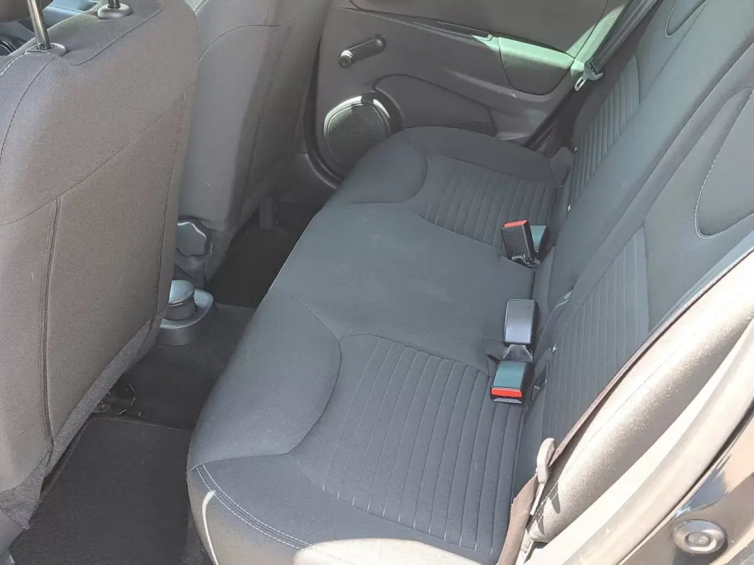 Renault Clio 2017 - 10950 EUR, 112648 km - 112648km - foto 18 de 45