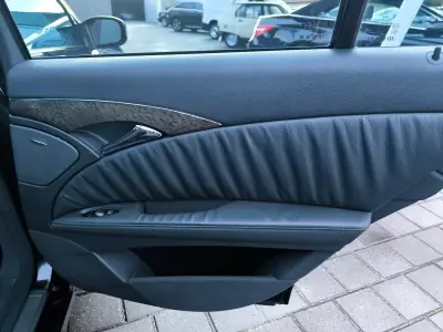 Mercedes-Benz E 220 2005 - 10950 EUR, 175000 km - AUTO.MOTO.pt - 175000km - foto 35 de 43