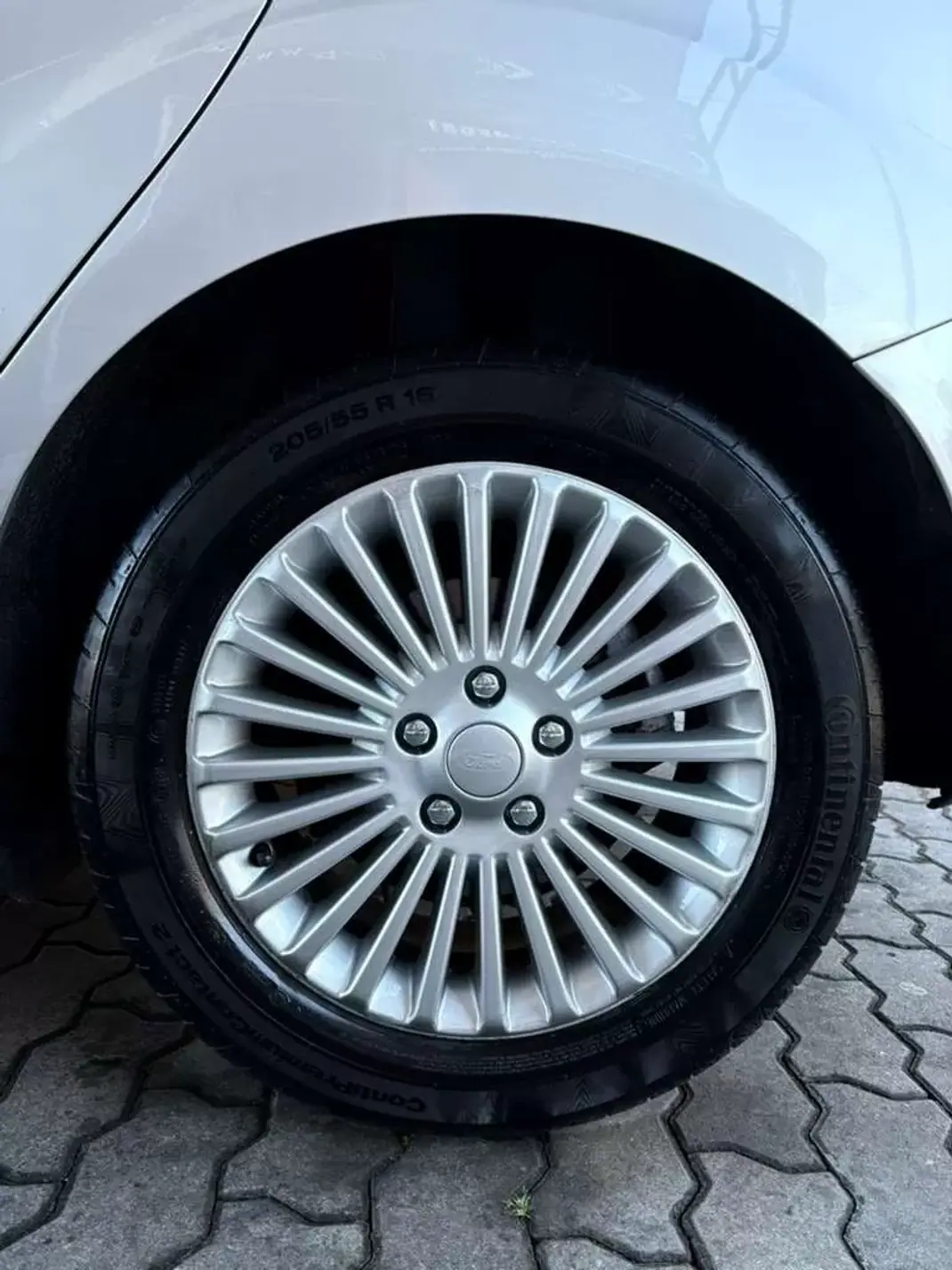 Ford Focus 2018 - 13900 EUR, 114000 km - AUTO.MOTO.pt - 114000km - foto 5 de 16