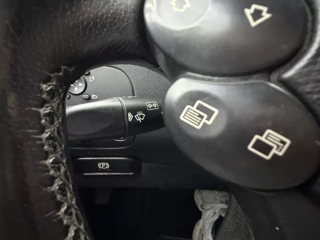 Mercedes-Benz CLK 200 2007 - 13450 EUR, 109492 km - 109492km - foto 28 de 38