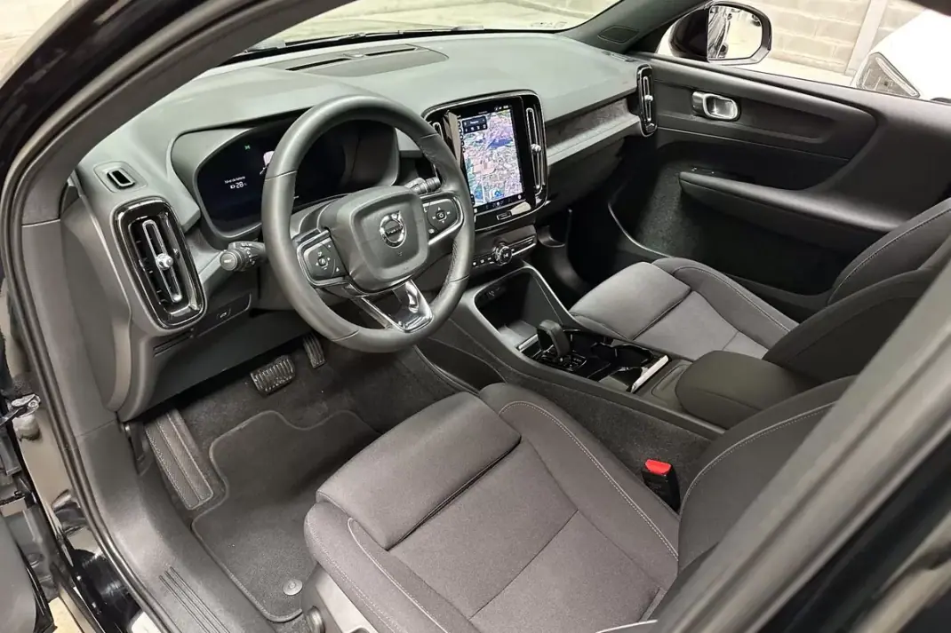 Volvo XC 40 2022 - 26950 EUR, 58976 km - AUTO.MOTO.pt - 58976km - foto 9 de 52