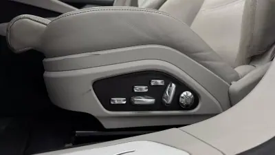 Porsche Panamera 2018 - 79990 EUR, 140973 km - AUTO.MOTO.pt - 140973km - foto 28 de 36