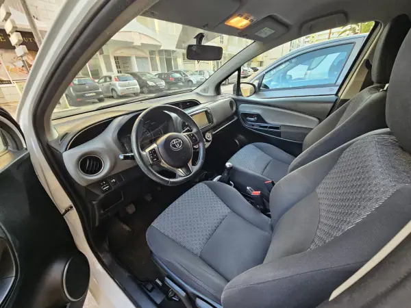 Toyota Yaris 2015 - 9900 EUR, 135279 km - 135279km - foto 3 de 12