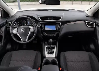 Nissan Qashqai 2015 - 14890 EUR, 141989 km - AUTO.MOTO.pt - 141989km - foto 6 de 12