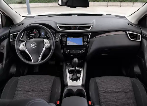 Nissan Qashqai 2015 - 13900 EUR, 141989 km - AUTO.MOTO.pt - 141989km - foto 6 de 12