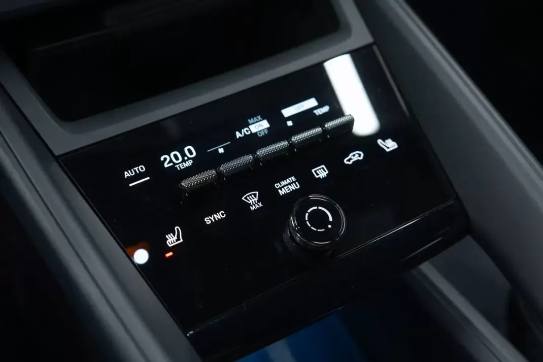 Porsche Macan 2025 - 89950 EUR, 8000 km - AUTO.MOTO.pt - 8000km - foto 54 de 57