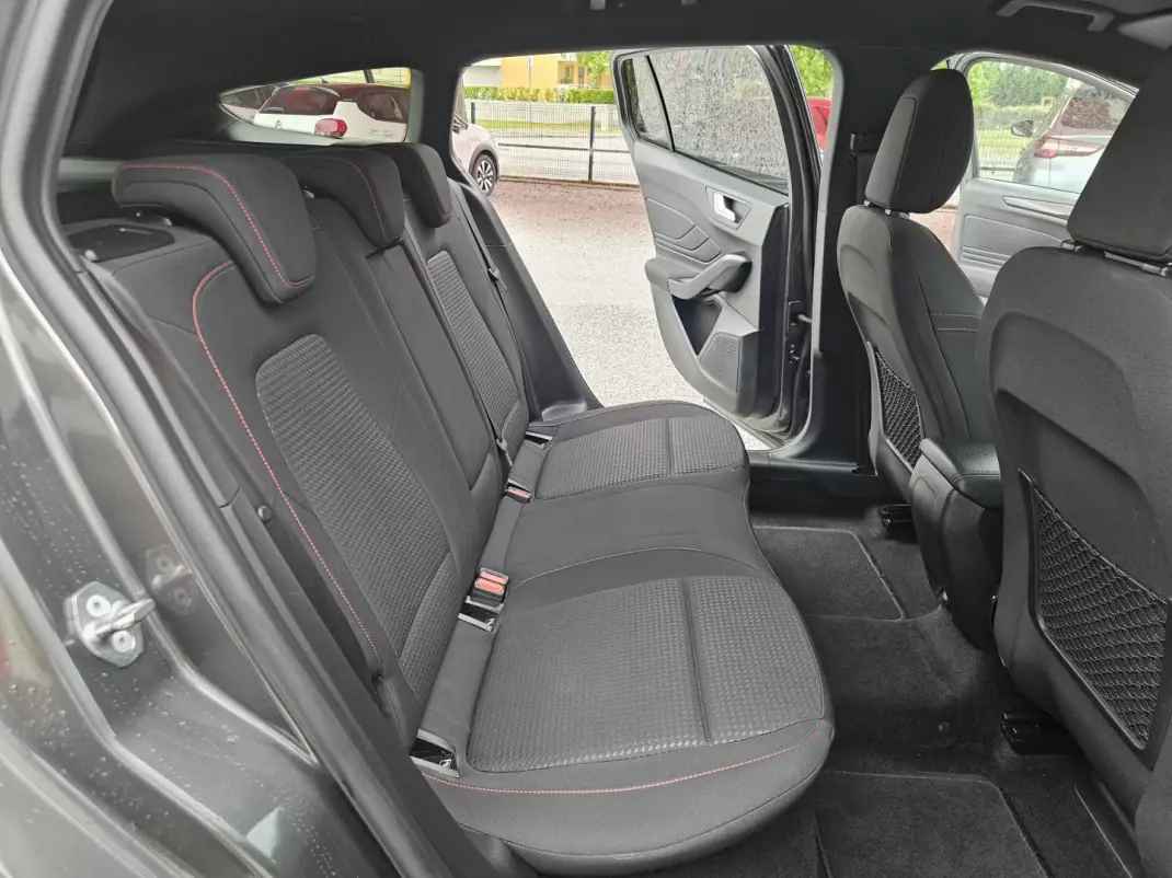 Ford Focus SW 2021 - 17800 EUR, 91100 km - AUTO.MOTO.pt - 91100km - foto 20 de 66