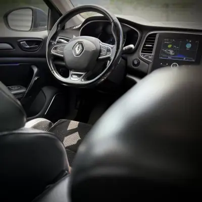 Renault Mégane 2017 - 11500 EUR, 185000 km - AUTO.MOTO.pt - 185000km - foto 7 de 20