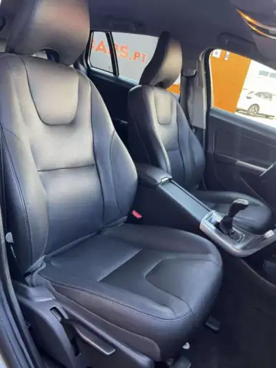 Volvo V60 2015 - 8900 EUR, 318884 km - AUTO.MOTO.pt - 318884km - foto 9 de 16
