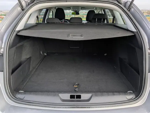 Peugeot 308 SW 2019 - 8500 EUR, 208333 km - AUTO.MOTO.pt - 208333km - foto 11 de 22