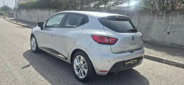 Renault Clio 2017 - 12000 EUR, 74700 km - AUTO.MOTO.pt - 74700km - foto 5 de 7