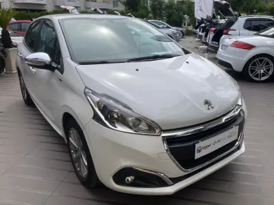 Peugeot 208 2016 - 9990 EUR, 66875 km - AUTO.MOTO.pt - 66875km - foto 5 de 23