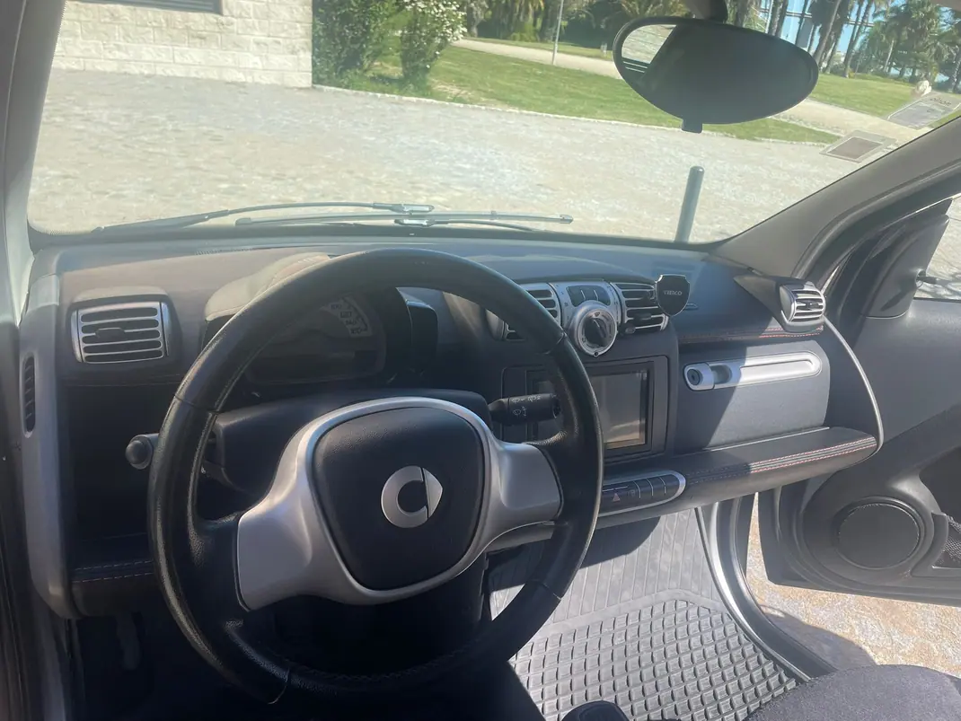 Smart ForTwo Coupé 2011 - 6750 EUR, 93999 km - AUTO.MOTO.pt - 93999km - foto 12 de 15