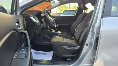 Renault Captur 2020 - 16000 EUR, 75000 km - AUTO.MOTO.pt - 75000km - foto 12 de 21