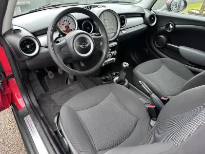 MINI One 2009 - 6900 EUR, 190000 km - AUTO.MOTO.pt - 190000km - foto 23 de 38