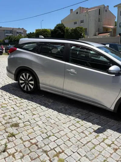 Honda Civic Tourer 2015 - 12900 EUR, 125000 km - AUTO.MOTO.pt - 125000km - foto 8 de 19