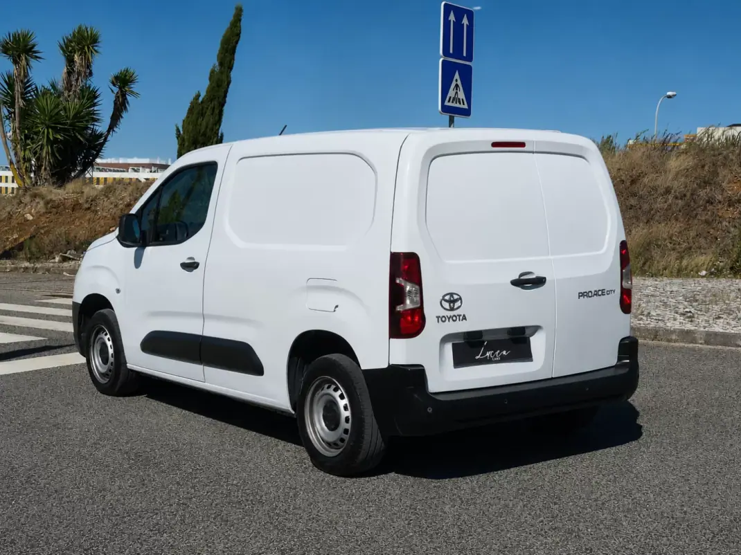 Toyota Proace 2023 - 17700 EUR, 42993 km - 42993km - foto 6 de 18