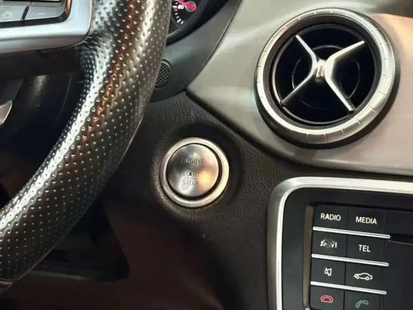 Mercedes-Benz CLA 180 2018 - 19950 EUR, 138000 km - AUTO.MOTO.pt - 138000km - foto 29 de 60