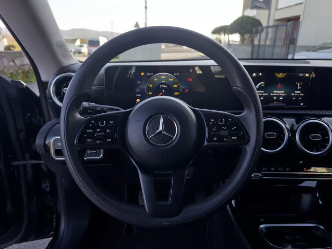 Mercedes-Benz CLA 180 2019 - 21990 EUR, 164000 km - AUTO.MOTO.pt - 164000km - foto 21 de 39