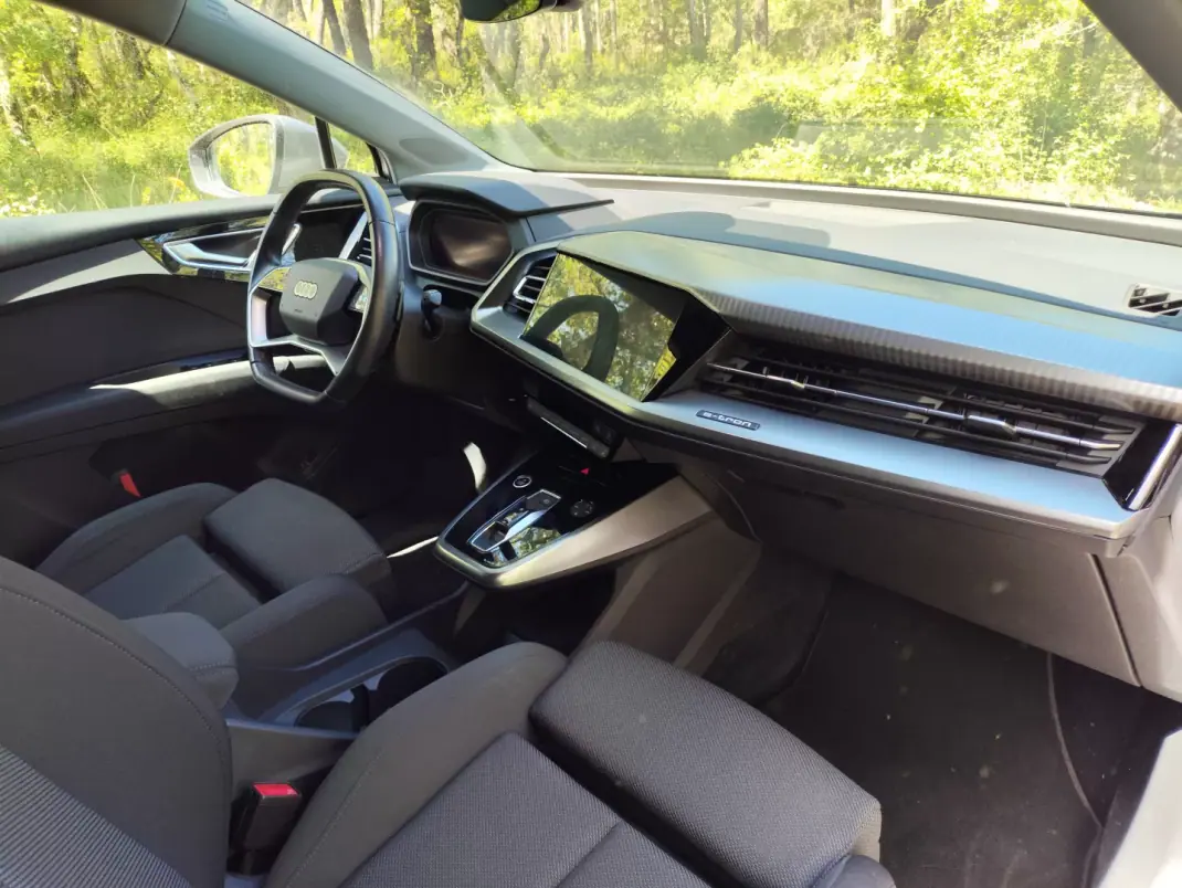 Audi Q4 e-tron 2021 - 24800 EUR, 180100 km - AUTO.MOTO.pt - 180100km - foto 22 de 22