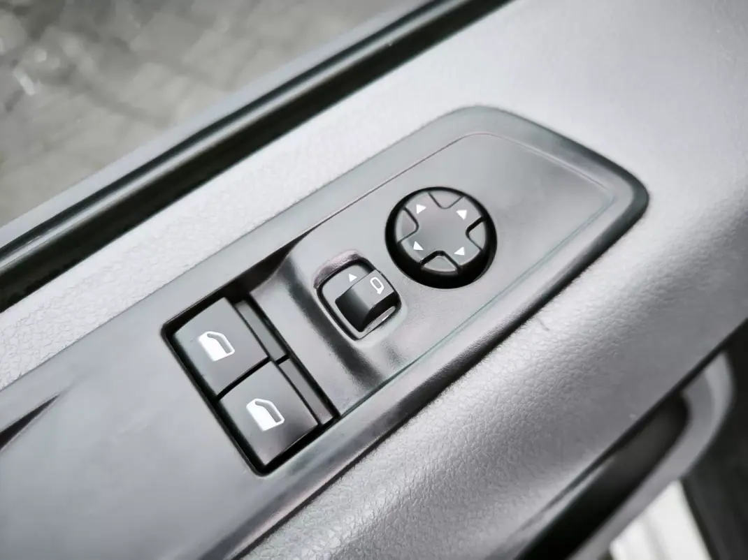 Peugeot Expert 1.5 BlueHdi L2H1 Pro Standard 2020 - 17950 EUR, 105997 km - AUTO.MOTO.pt - 105997km - foto 28 de 46