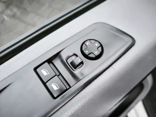 Peugeot Expert 1.5 BlueHdi L2H1 Pro Standard 2020 - 17950 EUR, 105997 km - AUTO.MOTO.pt - 105997km - foto 28 de 46