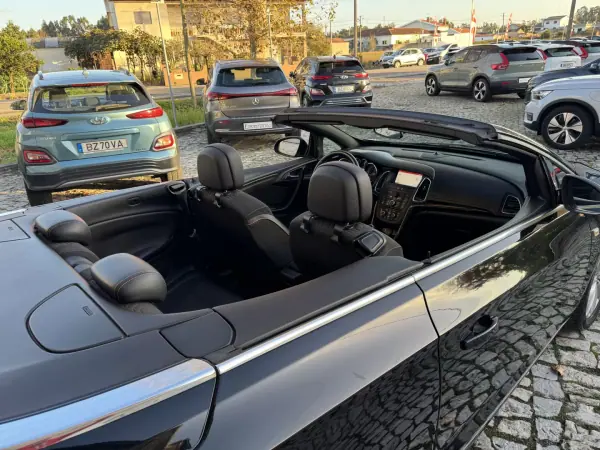 Opel Cascada 2018 - 16900 EUR, 128000 km - AUTO.MOTO.pt - 128000km - foto 31 de 43