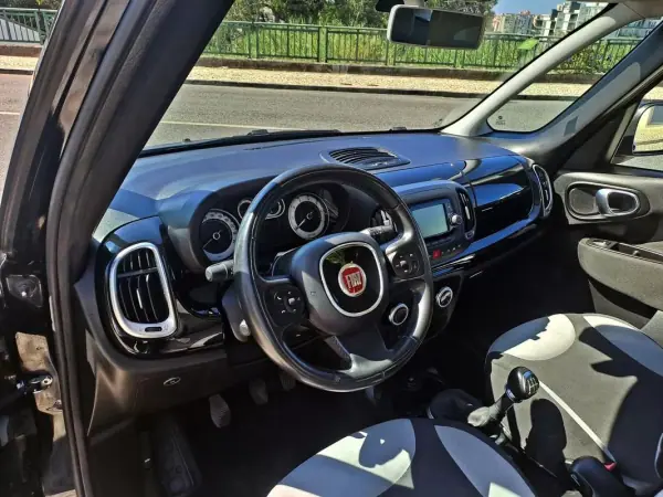 Fiat 500L 2013 - 7500 EUR, 160000 km - AUTO.MOTO.pt - 160000km - foto 11 de 29