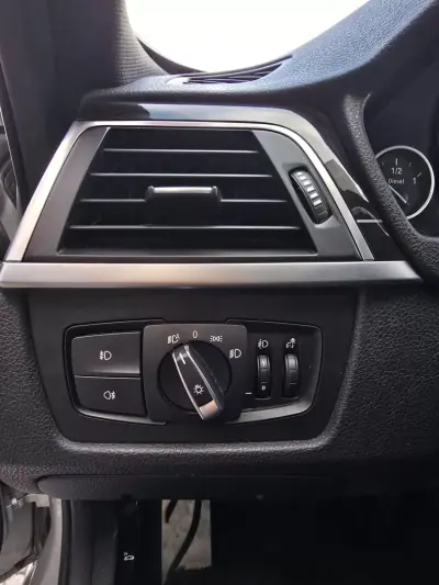 BMW 318 2018 - 19950 EUR, 170000 km - AUTO.MOTO.pt - 170000km - foto 16 de 18