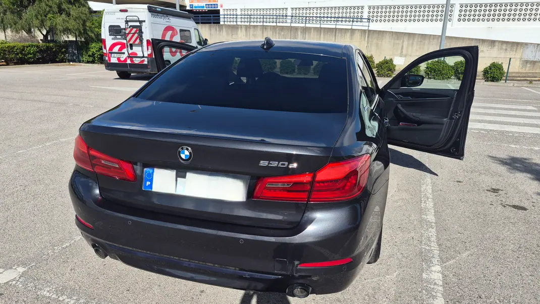 BMW 530e 2020 - 35000 EUR, 85000 km - AUTO.MOTO.pt - 85000km - foto 2 de 7
