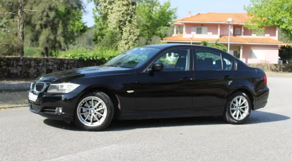 BMW 318 2010 - 10000 EUR, 254000 km - 254000km - foto 11 de 35
