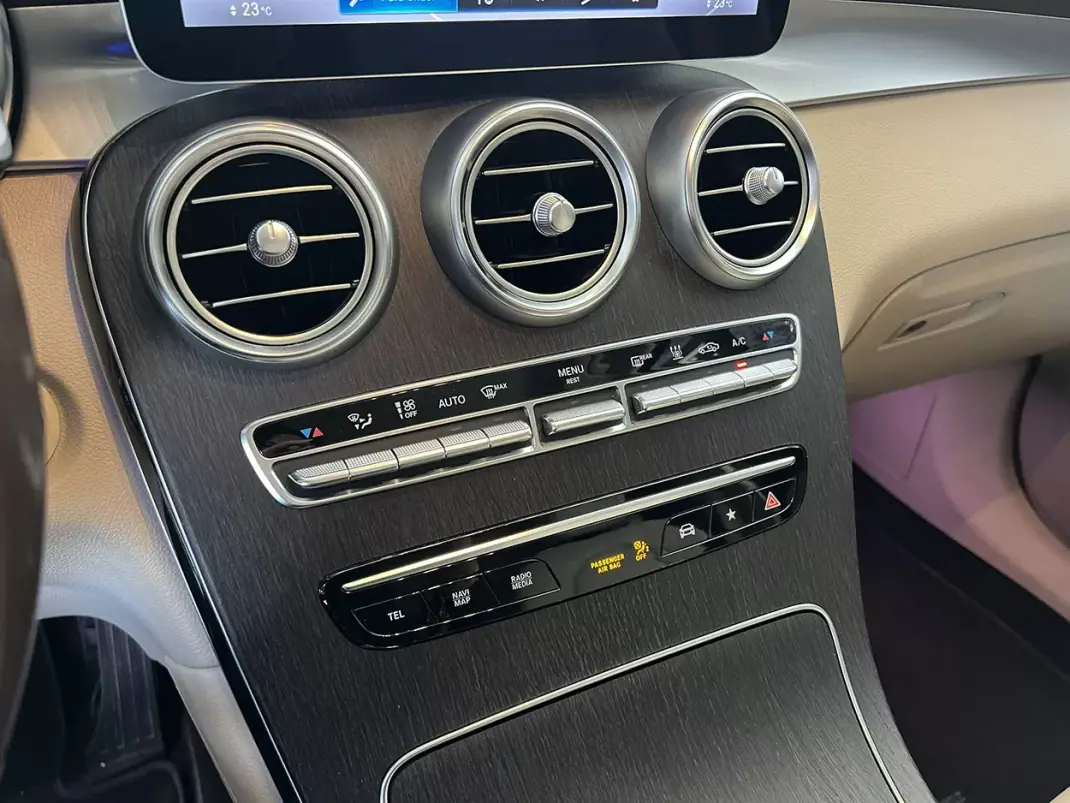 Mercedes-Benz GLC 300 2021 - 39900 EUR, 116839 km - AUTO.MOTO.pt - 116839km - foto 12 de 22