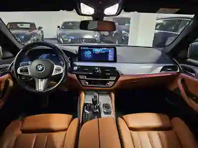 BMW 530e 2021 — foto 3 de 10