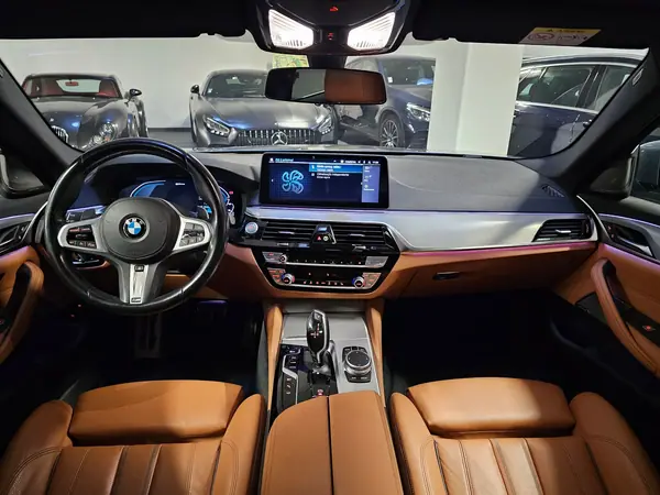 BMW 530e 2021 — foto 3 de 10