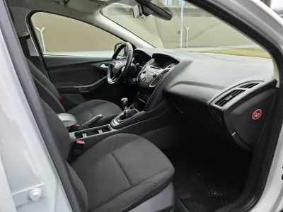 Ford Focus SW 2015 - 7990 EUR, 218000 km - AUTO.MOTO.pt - 218000km - foto 12 de 14