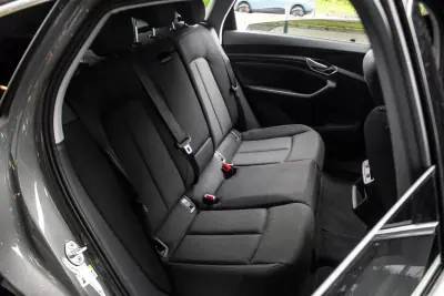 Audi Q8 e-Tron Sportback 2023 - 49900 EUR, 34353 km - AUTO.MOTO.pt - 34353km - foto 30 de 44